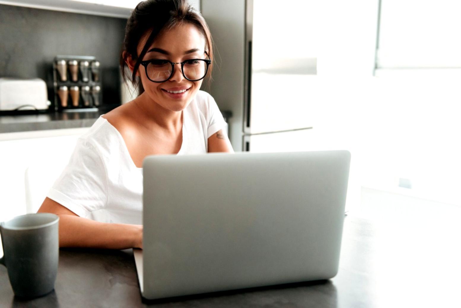 Workshop-Situation mit Teilnehmern bei der gemeinsamen Modellentwicklung